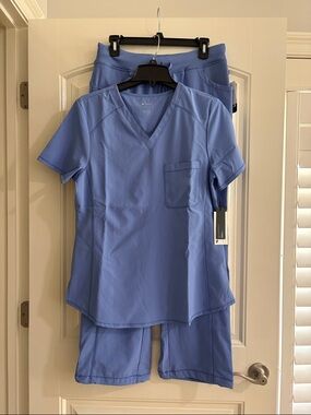 NWT! infinity Light Blue Medical Scrub Top & Pants Set